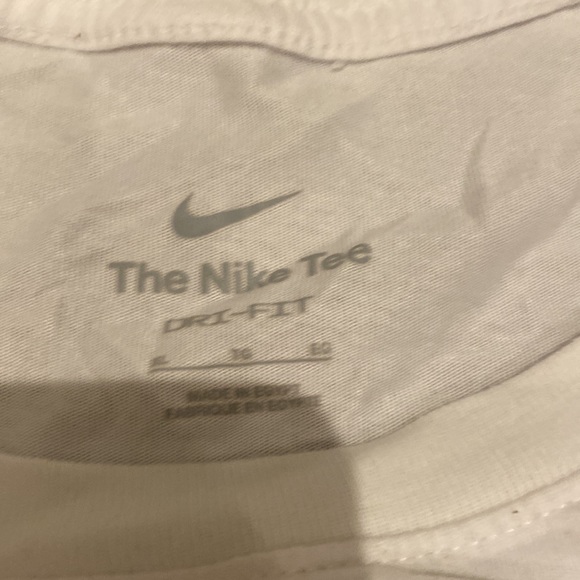 Nike tee - Picture 2 of 2